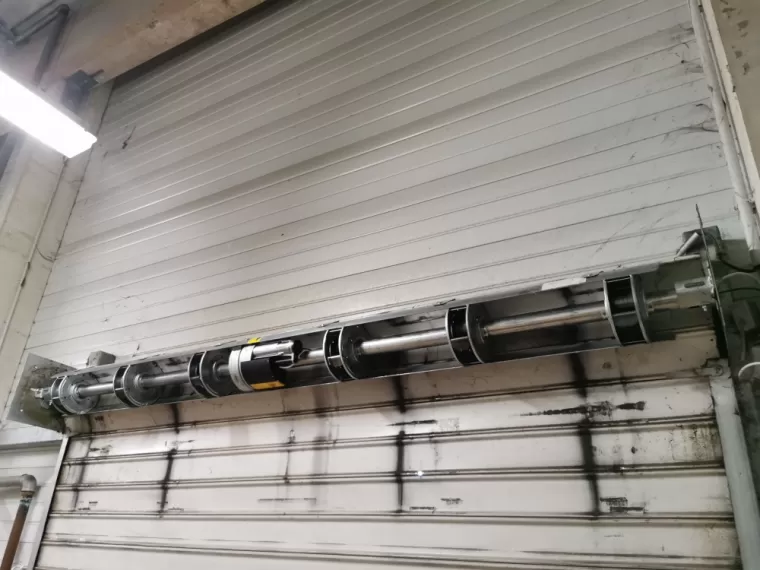 Installation d'un moteur de rideau métallique à Narbonne, Narbonne, R&M JACQUOT