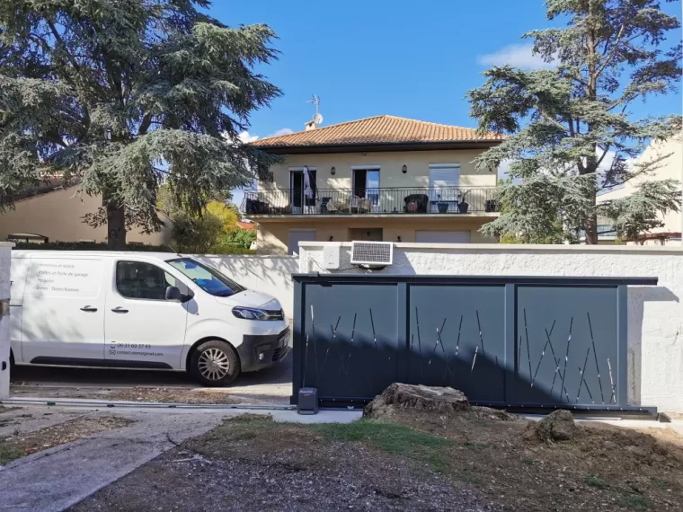 Portail coulissant avec motorisation à Narbonne , Narbonne, R&M JACQUOT