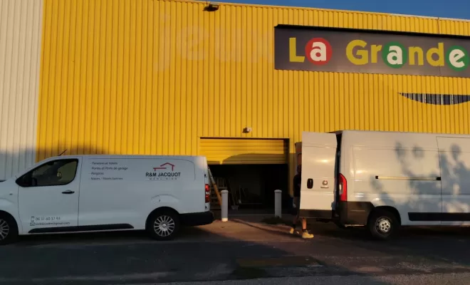 Installation d'un moteur de rideau métallique à Narbonne, Narbonne, R&M JACQUOT